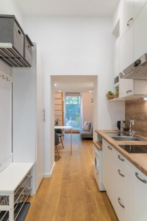 Cozy studio, private garden, 8 min to city center